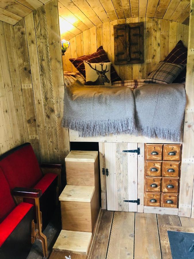 The Big Green Shepherds Hut Charlwood Eksteriør billede
